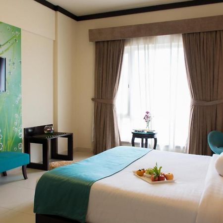 Hotel Ramada By Wyndham Karachi Creek Extérieur photo