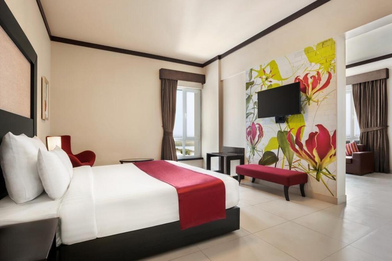 Hotel Ramada By Wyndham Karachi Creek Extérieur photo
