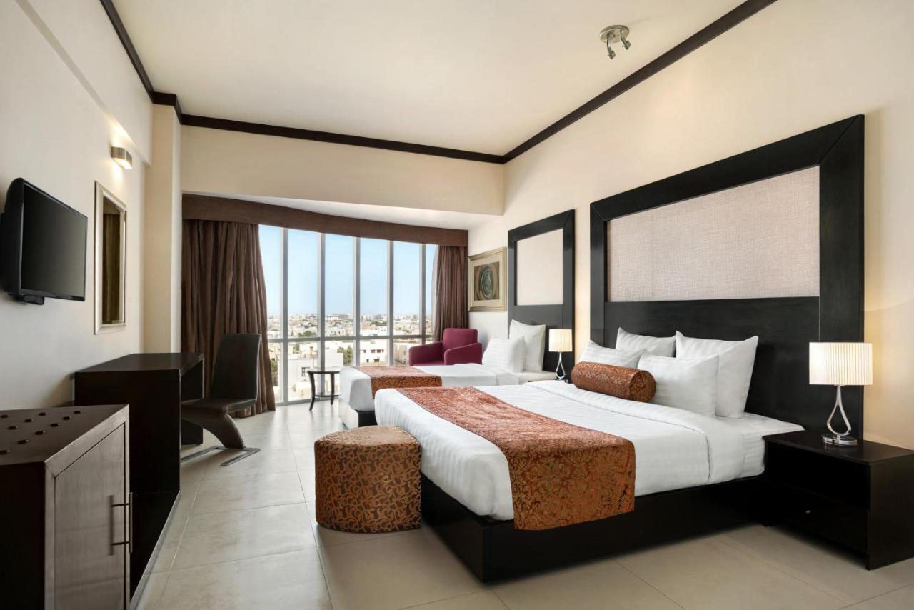 Hotel Ramada By Wyndham Karachi Creek Extérieur photo