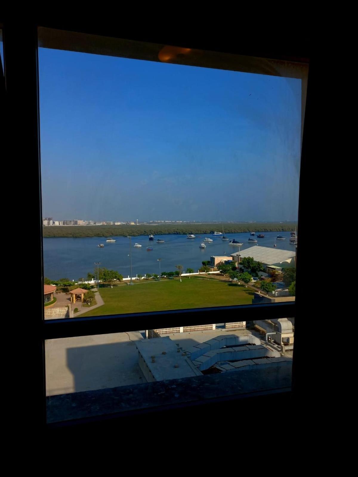 Hotel Ramada By Wyndham Karachi Creek Extérieur photo
