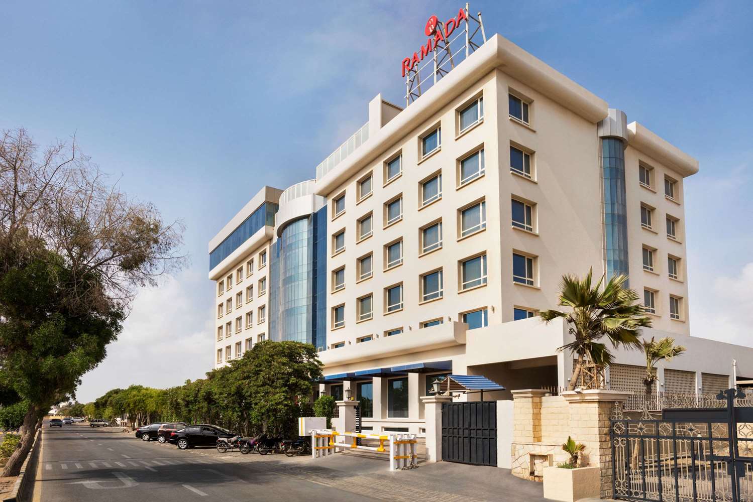 Hotel Ramada By Wyndham Karachi Creek Extérieur photo