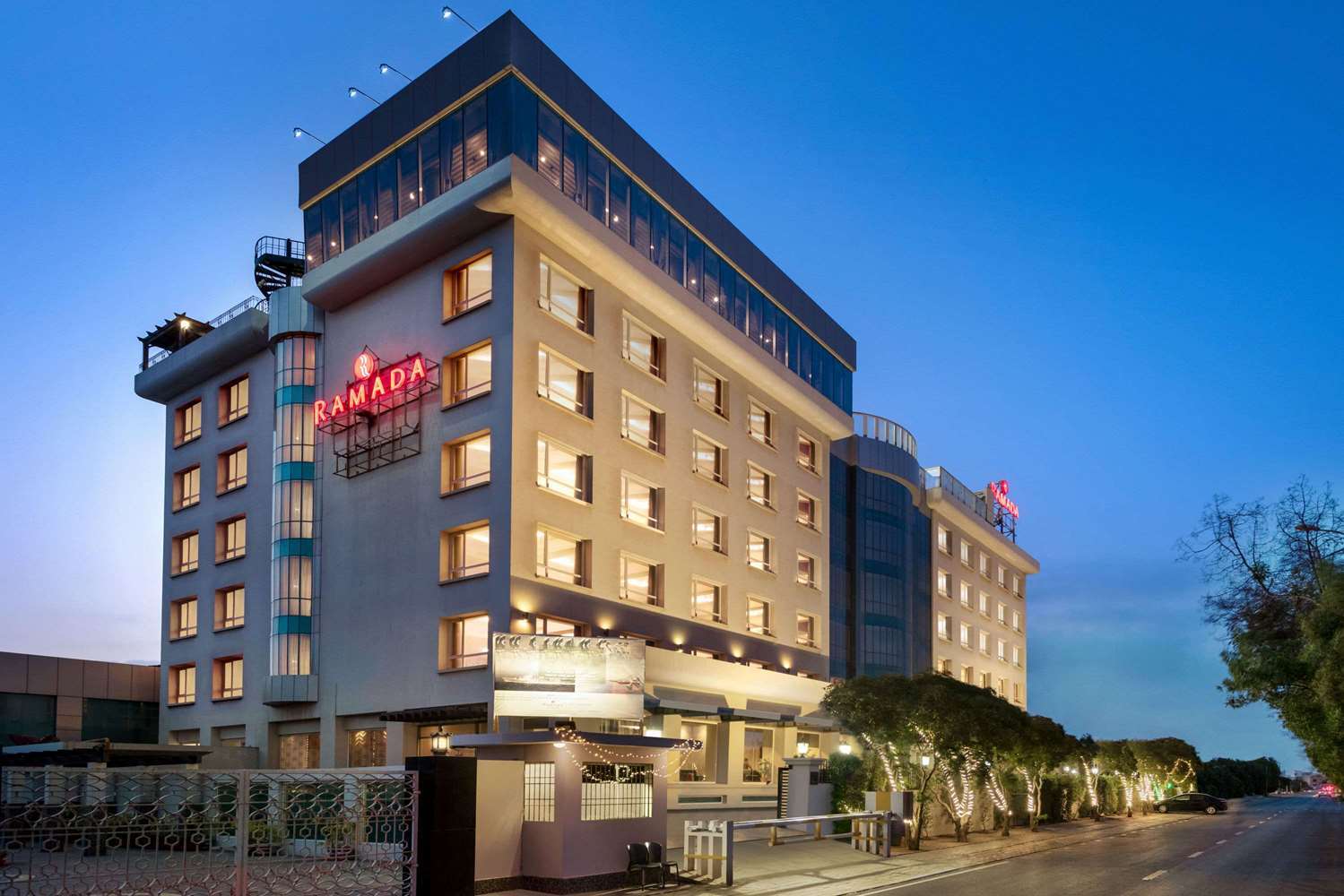 Hotel Ramada By Wyndham Karachi Creek Extérieur photo