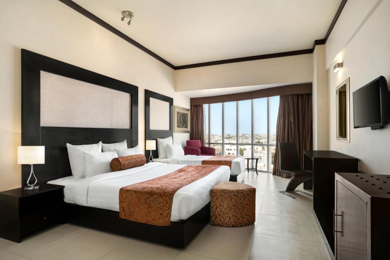 Hotel Ramada By Wyndham Karachi Creek Extérieur photo